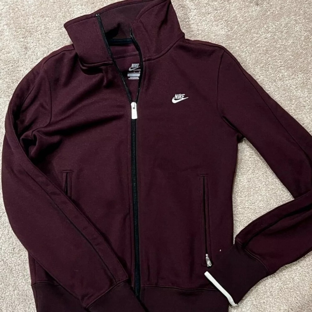 Nike Women’s Maroon Small Full Zip Up Long Sleeve Jacket